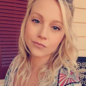 Meet your Posher, Courtney